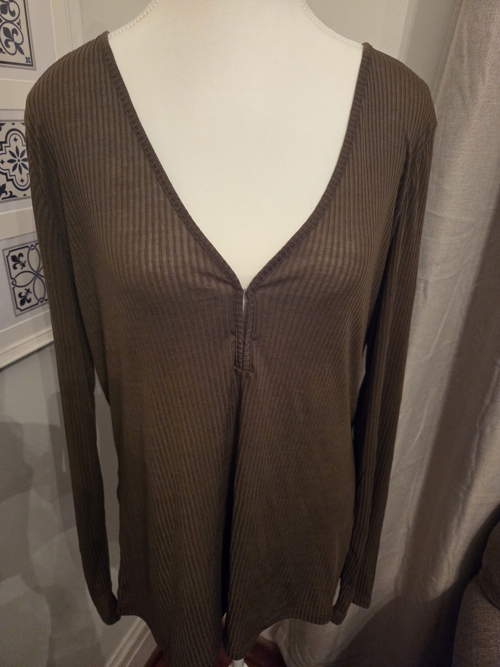 Ribbed Henley Deep V-Neck Clasp Front - H&M - 90's / Y2K Look